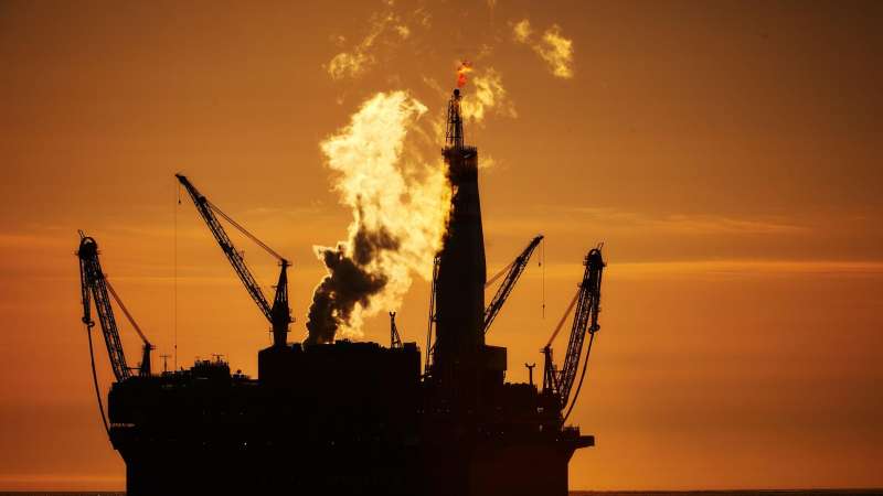 Болгария не поддержала запрет на переработку российской нефти "Лукойлом"