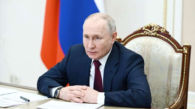 Путин поручил принять решения для реализации развития Восточного полигона