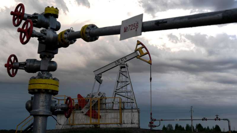 Россия и Венесуэла хотят восстановить суточный уровень добычи нефти