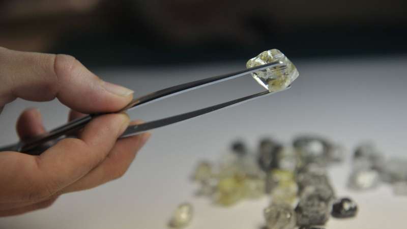Россия впервые заняла более трети мирового рынка производства алмазов
