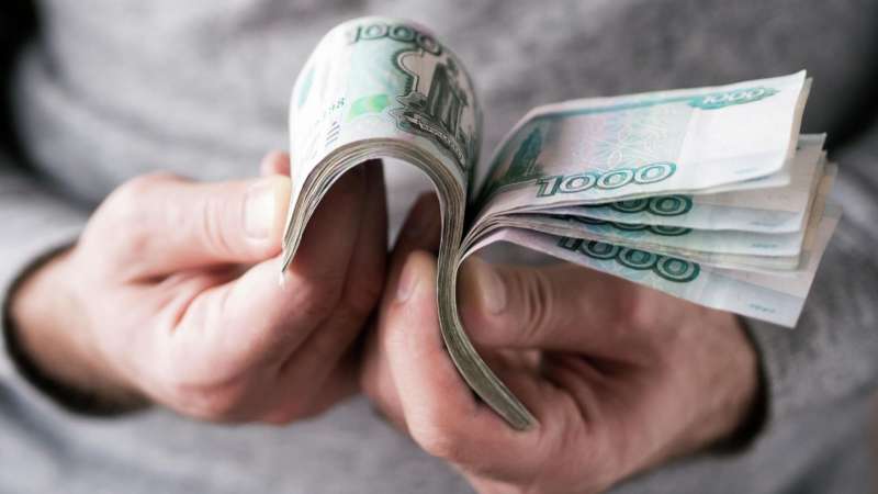 Доля россиян с доходами выше ста тысяч рублей достигла максимума