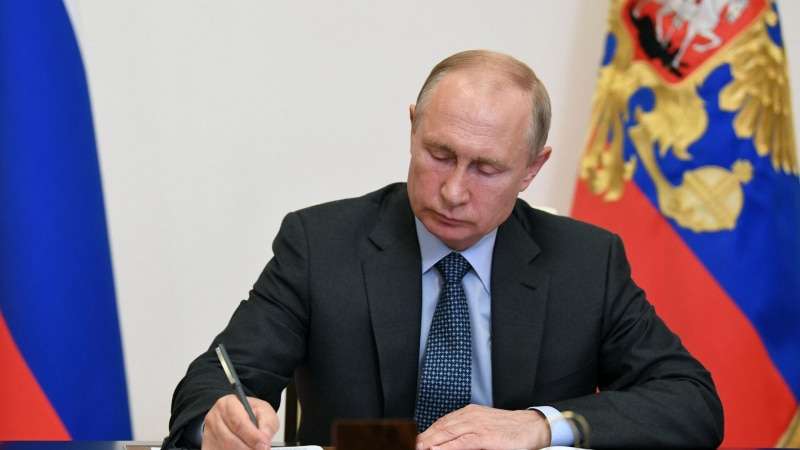Путин поручил привлечь граждан в программу долгосрочных сбережений
