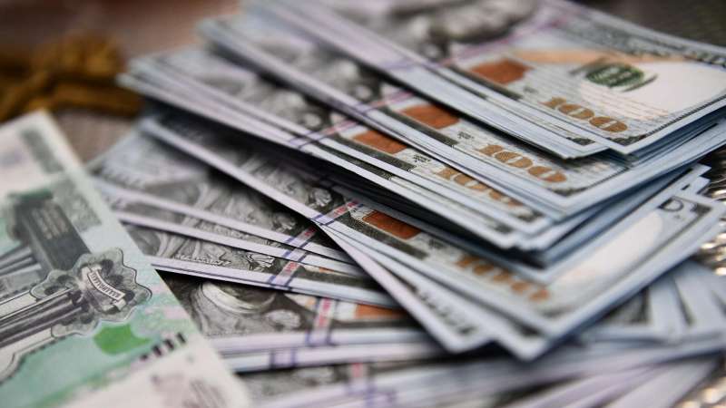 Доллар на Мосбирже опустился ниже 91 рубля
