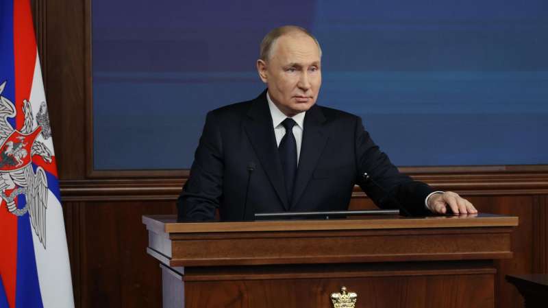 Путин оценил снижение во внешней торговле России расчетов в долларах
