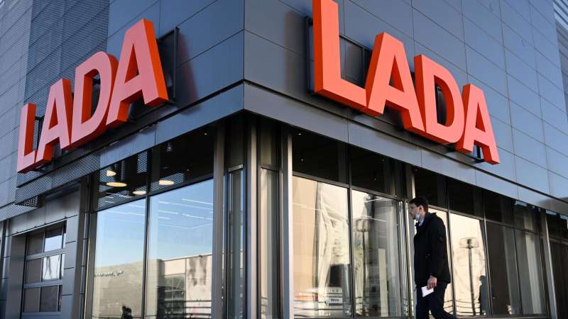 "АвтоВАЗ" возобновил производство Lada Granta с подушками безопасности