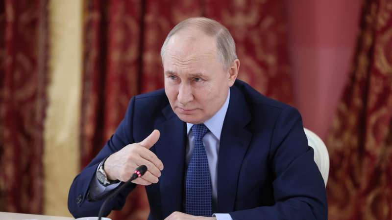 Путин призвал поддержать российский бизнес в сфере туризма