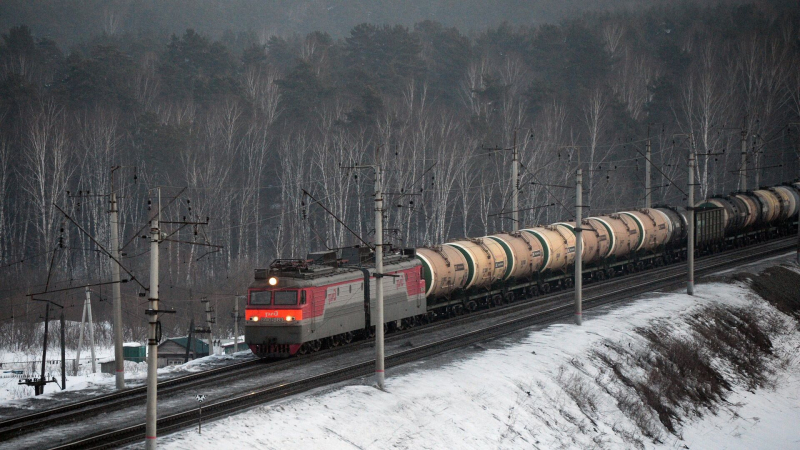 Чибис попросил Путина увеличить провозную способность железной дороги