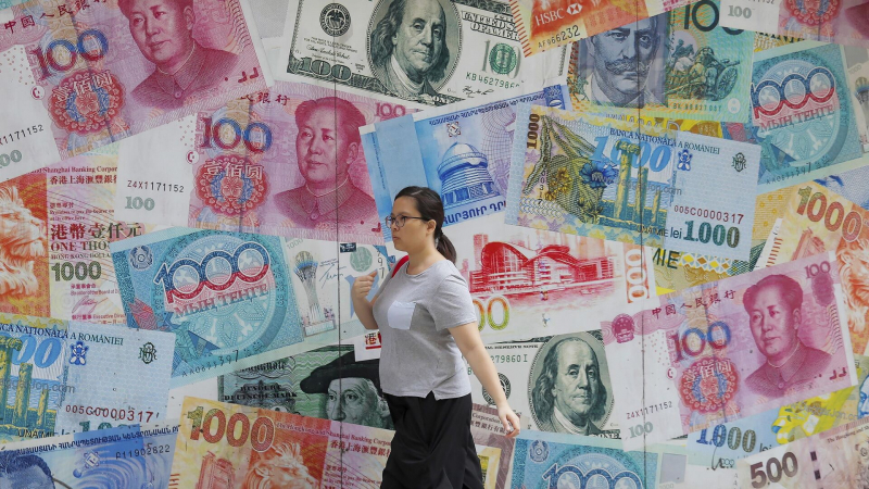 Курс юаня упал ниже 12,5 рубля