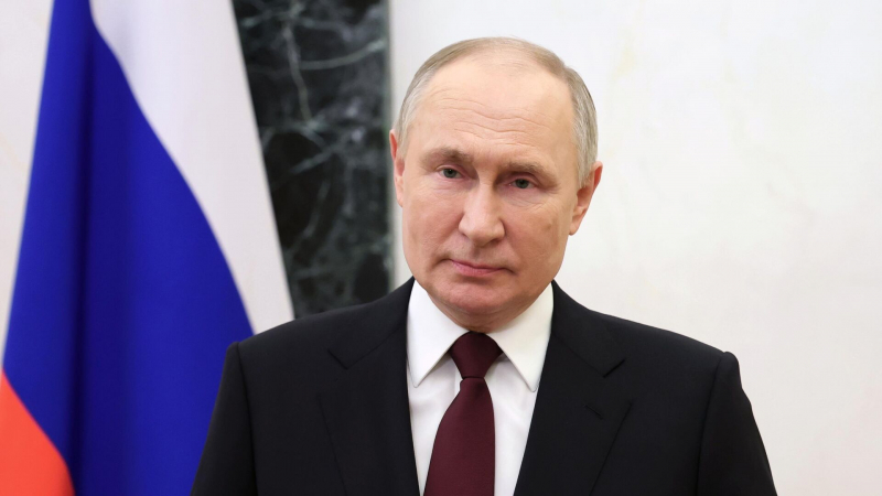 Путин предложил обсудить трехлетний бюджет
