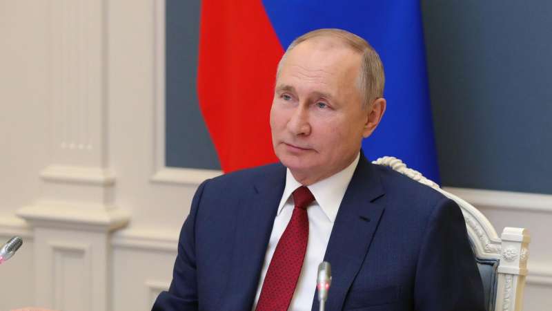 Путин призвал увеличить капитализацию фондового рынка