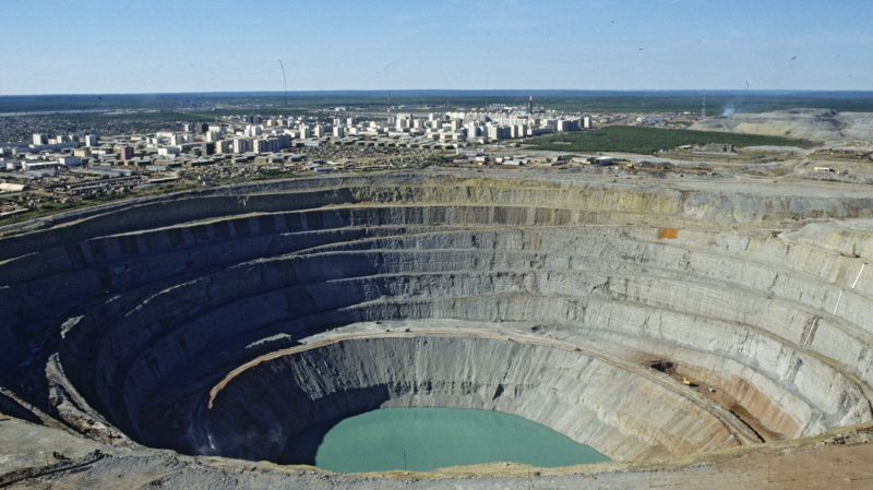 "Алроса" оценила первые инвестиции в рудник "Мир"
