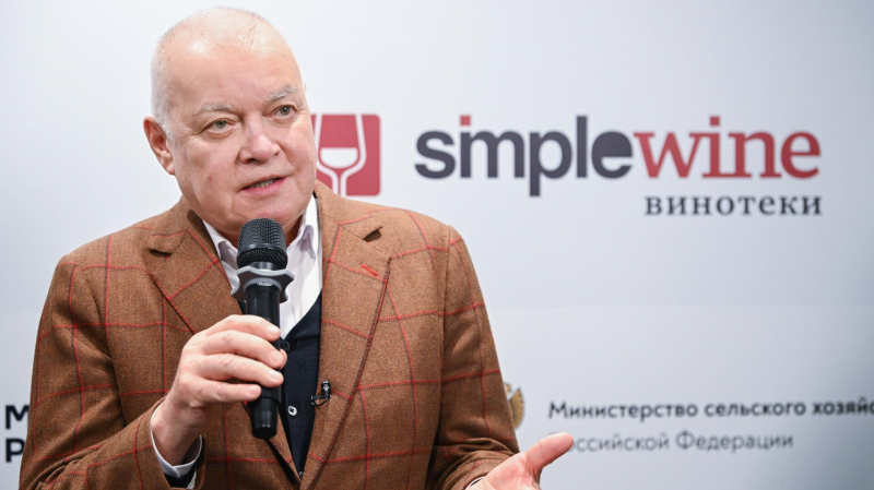 Чрезмерный импорт душит отечественное виноделие, заявил Киселев