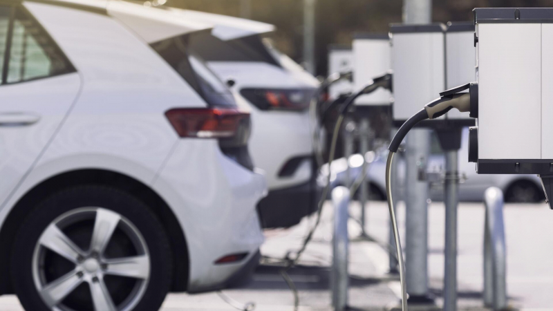 Производители батарей для электромобилей формируют мировой спрос на литий