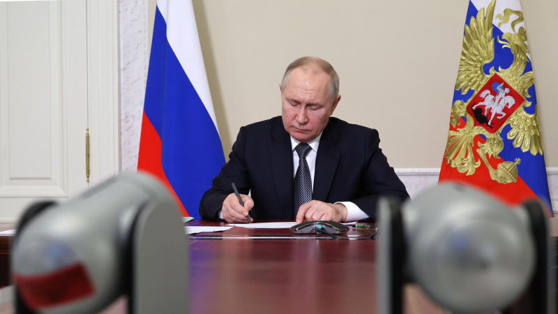 Путин подписал закон о вычетах по НДФЛ на долгосрочные сбережения граждан