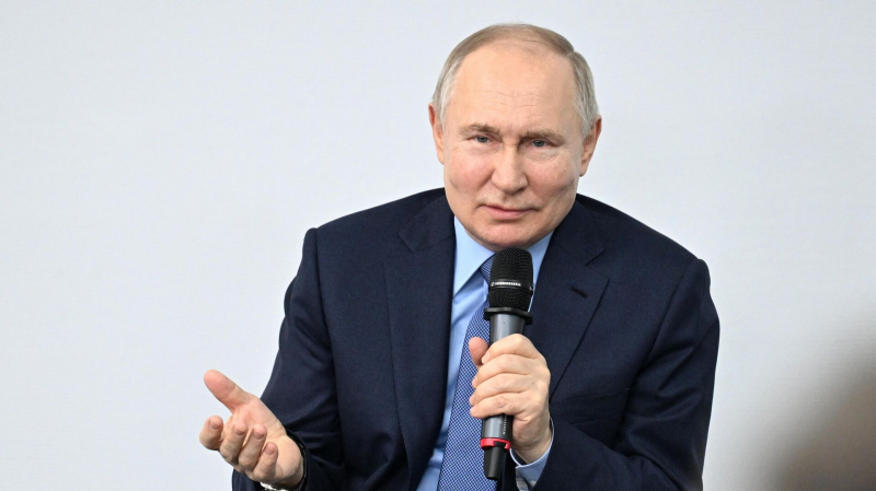 Россия укрепляется по всем направлениям, заявил Путин