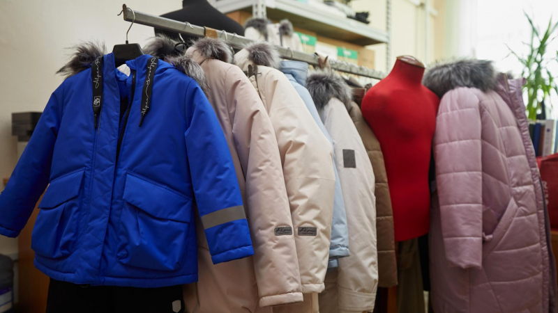 Столичный производитель одежды выпустил около 9 тысяч зимних курток