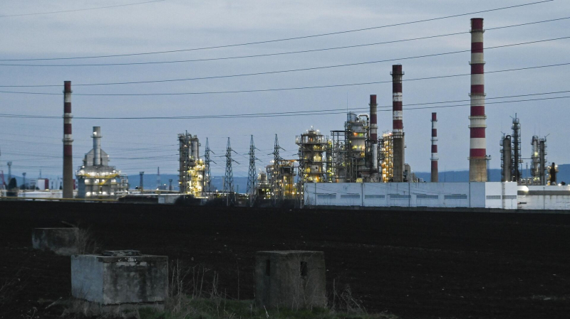 В Болгарии проверили склады НПЗ "Лукойл" из-за запрета на нефть из России