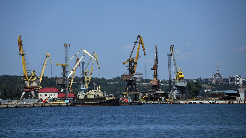 В порту Мариуполя за год отремонтируют больше 20 объектов
